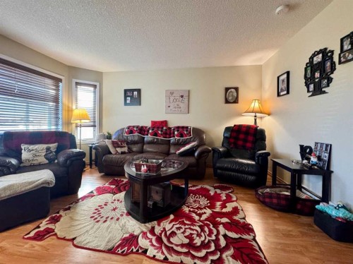 122 Mt Rundle Road West, Lethbridge, AB - Indoor Photo Showing Living Room