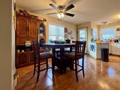 122 Mt Rundle Road West, Lethbridge, AB - Indoor Photo Showing Dining Room