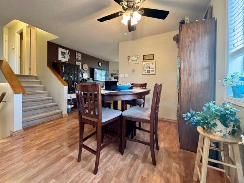 122 Mt Rundle Road West, Lethbridge, AB - Indoor Photo Showing Dining Room