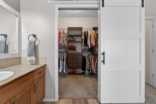 210 Firelight Crescent West, Lethbridge, AB - Indoor Photo Showing Bathroom