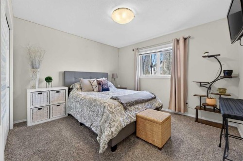 210 Firelight Crescent West, Lethbridge, AB - Indoor Photo Showing Bedroom