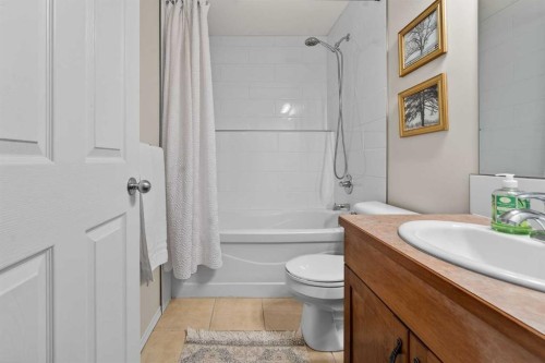 210 Firelight Crescent West, Lethbridge, AB - Indoor Photo Showing Bathroom