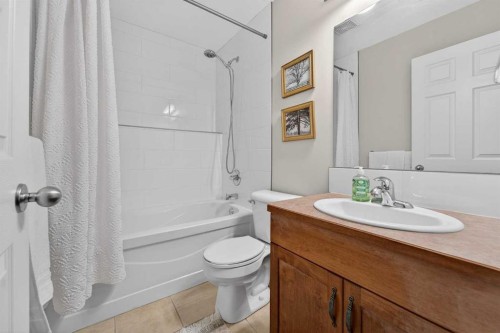 210 Firelight Crescent West, Lethbridge, AB - Indoor Photo Showing Bathroom