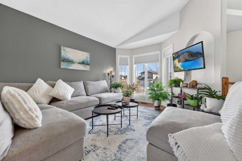 210 Firelight Crescent West, Lethbridge, AB - Indoor Photo Showing Living Room