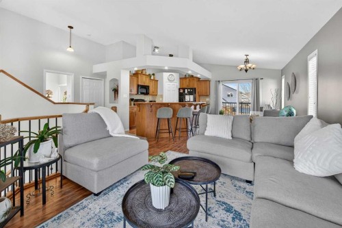 210 Firelight Crescent West, Lethbridge, AB - Indoor Photo Showing Living Room