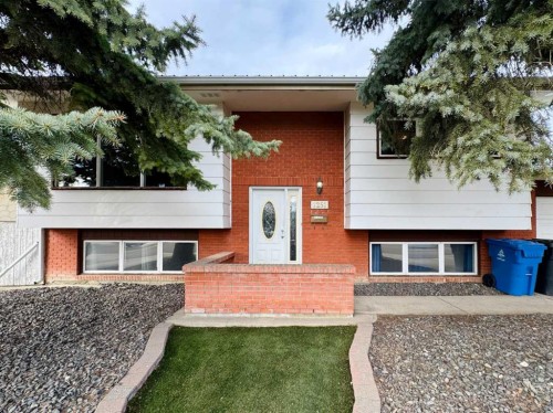1251 St Catherine Road NORTH Lethbridge, AB T1H 4E9
