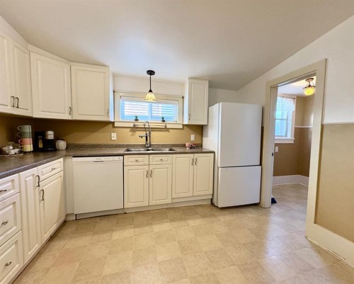 1407 4 Avenue South, Lethbridge, AB - Indoor Photo Showing Kitchen With Double Sink