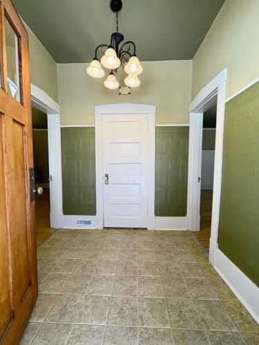1407 4 Avenue South, Lethbridge, AB - Indoor Photo Showing Other Room