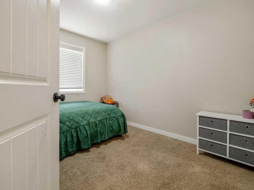 461 Lynx Terrace North, Lethbridge, AB - Indoor Photo Showing Bedroom