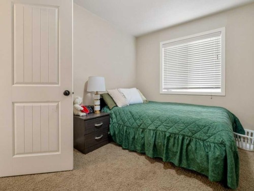 461 Lynx Terrace North, Lethbridge, AB - Indoor Photo Showing Bedroom