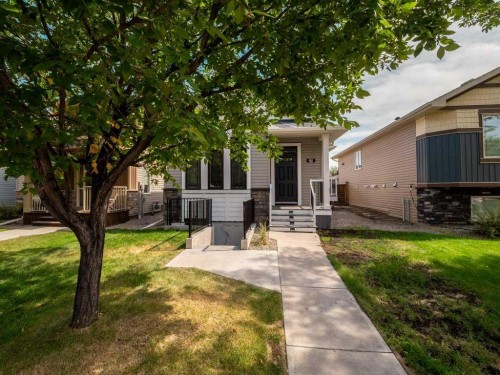 461 Lynx Terrace North, Lethbridge, AB - Outdoor With Facade