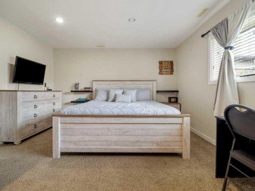 461 Lynx Terrace North, Lethbridge, AB - Indoor Photo Showing Bedroom