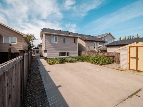 461 Lynx Terrace North, Lethbridge, AB - Outdoor With Exterior