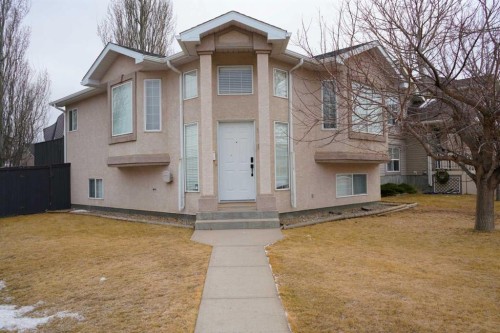 149 Peigan Court WEST Lethbridge, AB T1K 7N2