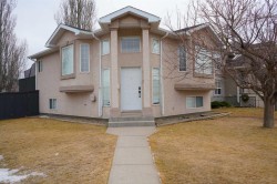 149 Peigan Court WEST Lethbridge, AB T1K 7N2