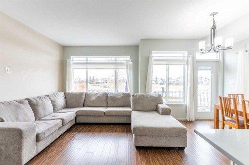 5-478 Highlands Boulevard West, Lethbridge, AB - Indoor Photo Showing Living Room