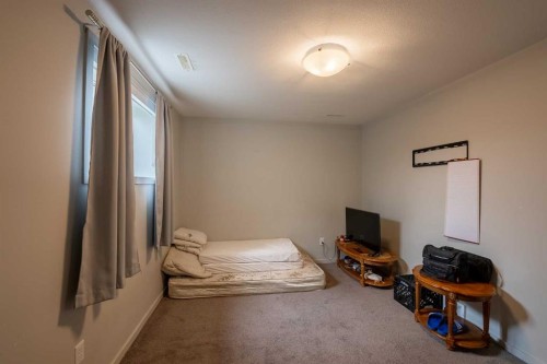 5-478 Highlands Boulevard West, Lethbridge, AB - Indoor Photo Showing Bedroom