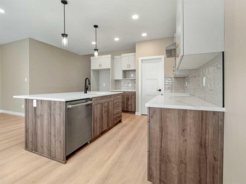 409 Rivergrove Chase West, Lethbridge, AB - Indoor Photo Showing Kitchen With Upgraded Kitchen