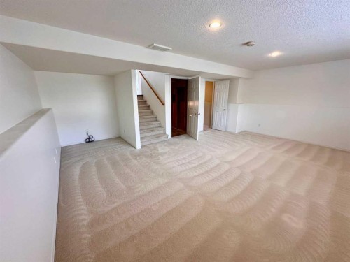 613 Squamish Lane West, Lethbridge, AB - Indoor Photo Showing Other Room