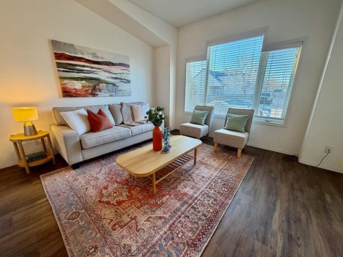 613 Squamish Lane West, Lethbridge, AB - Indoor Photo Showing Living Room