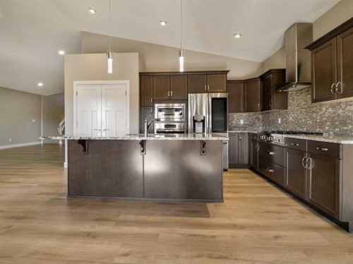 147 Westgate Drive, Coaldale, AB - Indoor Photo Showing Kitchen With Upgraded Kitchen