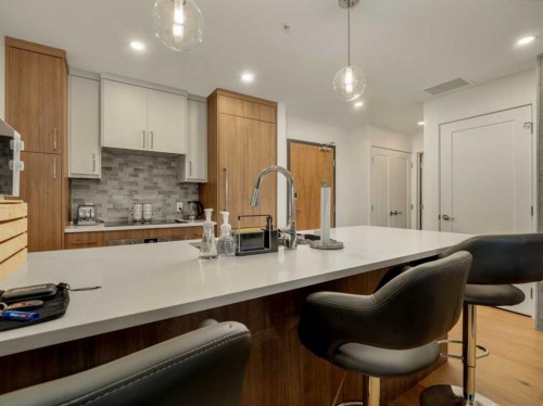 218-102 Scenic Drive North, Lethbridge, AB - Indoor Photo Showing Kitchen With Upgraded Kitchen