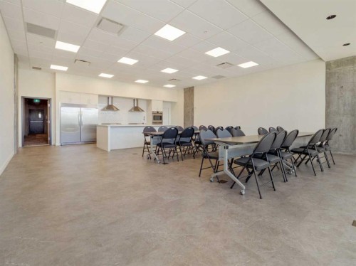 218-102 Scenic Drive North, Lethbridge, AB - Indoor