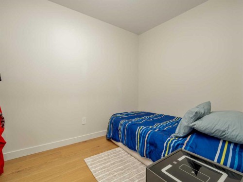 218-102 Scenic Drive North, Lethbridge, AB - Indoor Photo Showing Bedroom