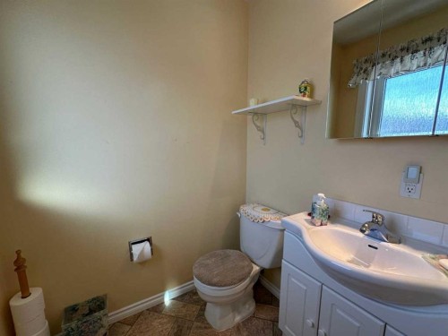 1801 82 Street, Coleman, AB - Indoor Photo Showing Bathroom