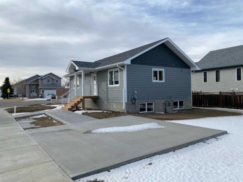 4202 57 Street, Taber, AB - Outdoor