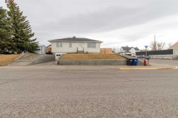 304 21 Street Fort Macleod, AB T0L 0Z0