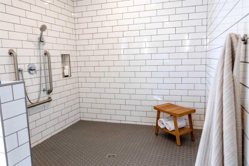 108 Gateway Mews South, Lethbridge, AB - Indoor Photo Showing Bathroom