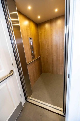 108 Gateway Mews South, Lethbridge, AB - Indoor Photo Showing Other Room