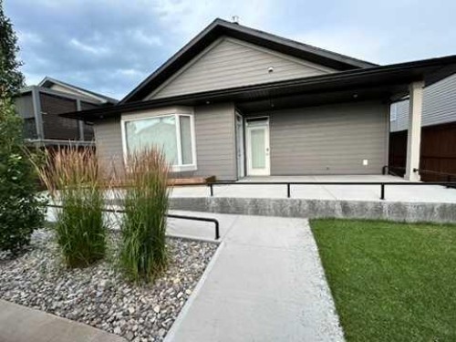 108 Gateway Mews South, Lethbridge, AB - Outdoor With Exterior
