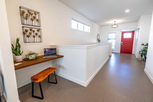 108 Gateway Mews South, Lethbridge, AB - Indoor Photo Showing Other Room