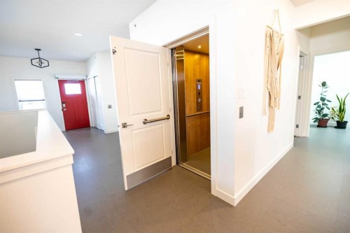 108 Gateway Mews South, Lethbridge, AB - Indoor Photo Showing Other Room