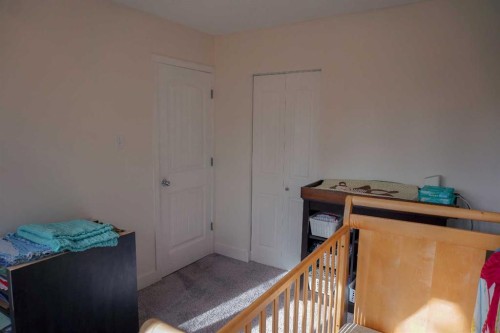 206 Mcgill Boulevard West, Lethbridge, AB - Indoor