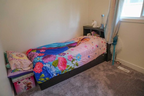206 Mcgill Boulevard West, Lethbridge, AB - Indoor Photo Showing Bedroom