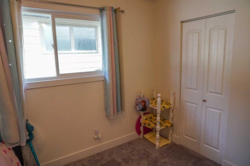 206 Mcgill Boulevard West, Lethbridge, AB - Indoor