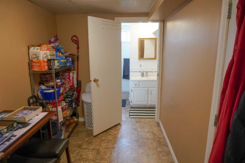 206 Mcgill Boulevard West, Lethbridge, AB - Indoor Photo Showing Other Room