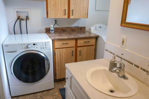 206 Mcgill Boulevard West, Lethbridge, AB - Indoor Photo Showing Laundry Room