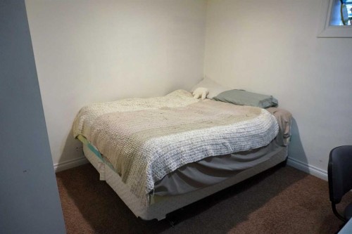 206 Mcgill Boulevard West, Lethbridge, AB - Indoor Photo Showing Bedroom