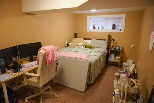 206 Mcgill Boulevard West, Lethbridge, AB - Indoor Photo Showing Bedroom