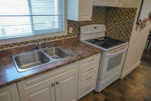206 Mcgill Boulevard West, Lethbridge, AB - Indoor Photo Showing Kitchen With Double Sink