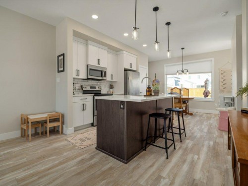 977 Miners Boulevard West, Lethbridge, AB - Indoor Photo Showing Kitchen With Upgraded Kitchen
