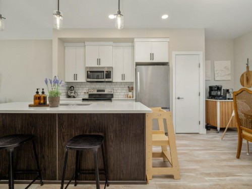 977 Miners Boulevard West, Lethbridge, AB - Indoor Photo Showing Kitchen With Upgraded Kitchen