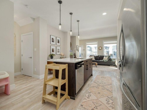 977 Miners Boulevard West, Lethbridge, AB - Indoor Photo Showing Kitchen With Upgraded Kitchen