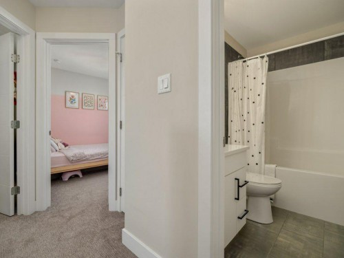 977 Miners Boulevard West, Lethbridge, AB - Indoor Photo Showing Bathroom