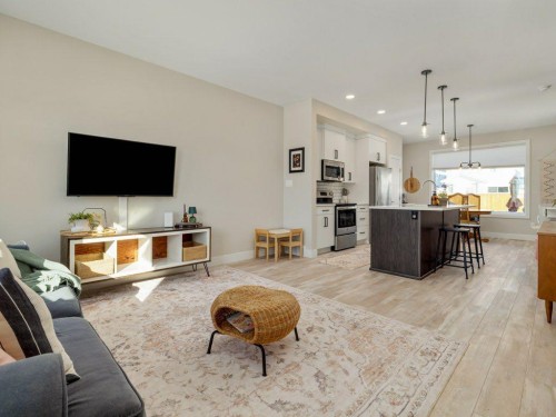 977 Miners Boulevard West, Lethbridge, AB - Indoor Photo Showing Living Room