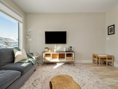 977 Miners Boulevard West, Lethbridge, AB - Indoor Photo Showing Living Room